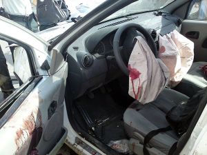 800px-Airbag_of_Dacia_Logan_after_accident