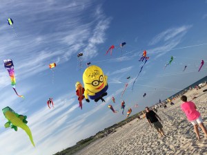 Minion Balloon at Beach [2] IMG_1374